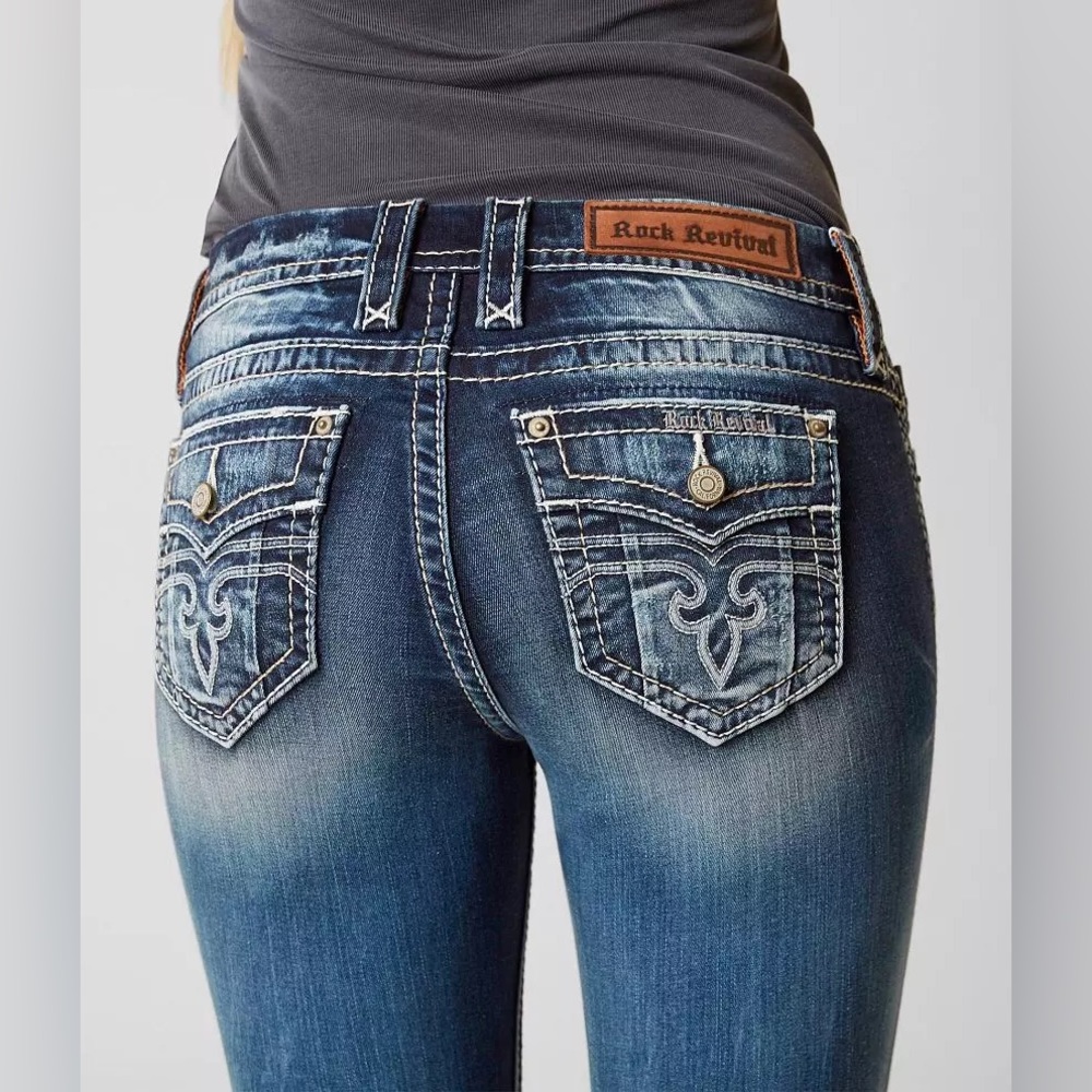 Rock Revival Mandell Easy Boot stretch Jeans. Triple stitching detail. Size 28